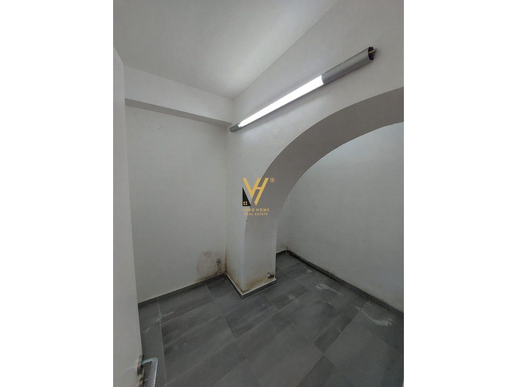 JEPET DYQAN 30 M2 ME QIRA TE RRUGA SULEJMAN PASHA 45.000 LEKE 3