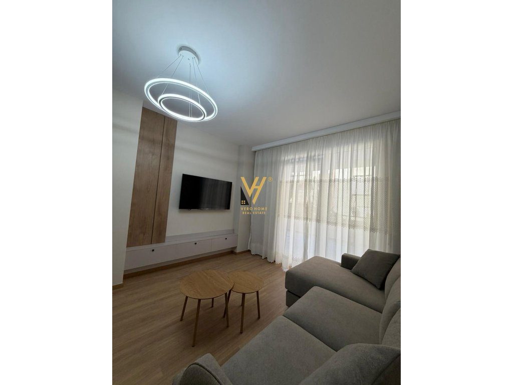 JEPET APARTAMENT 1+1+BLK ME QERA TE KOPSHTI ZOOLOGJIK 75.000 LEKE