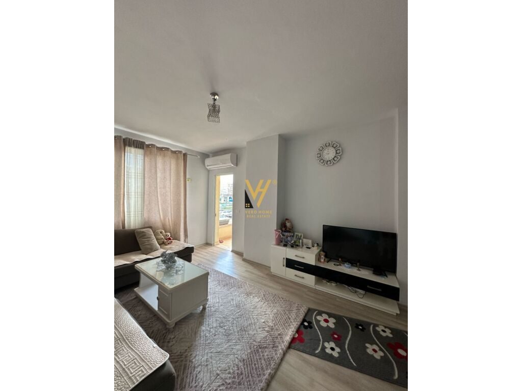 Shitet Apartament 1+1+ballkon te Unaza e Re 77 m2