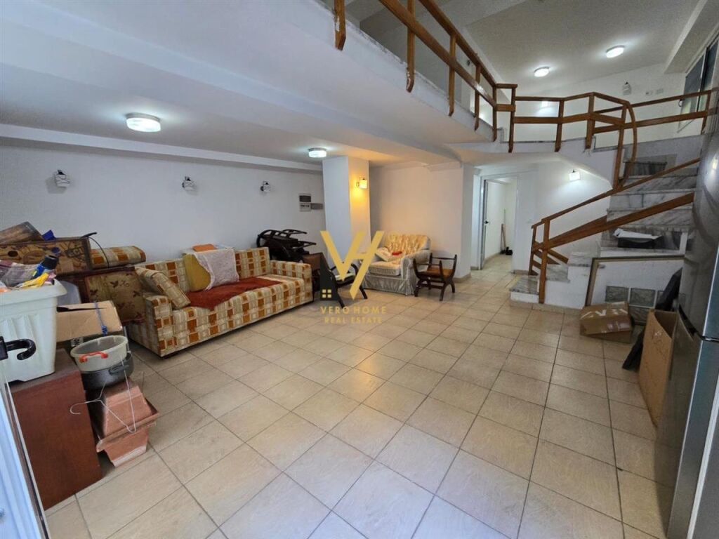 Jepet ambjent duplex me qera ne Bllok 100 m2