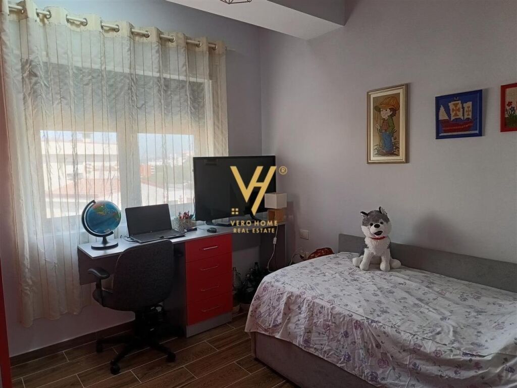 Shitet Apartament 2+1+2+ballkon te Kodra e Diellit 1 , 80 m2