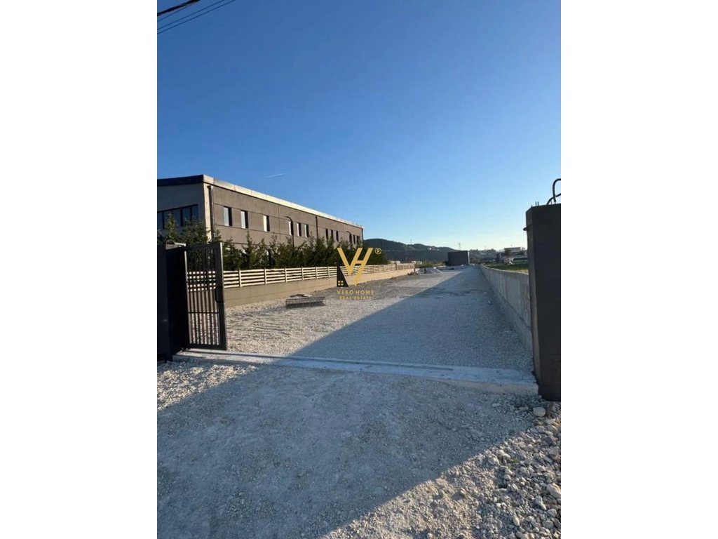 JEPET TRUALL 1.350 M2 ME QIRA NE VAQARR 900 EURO 1