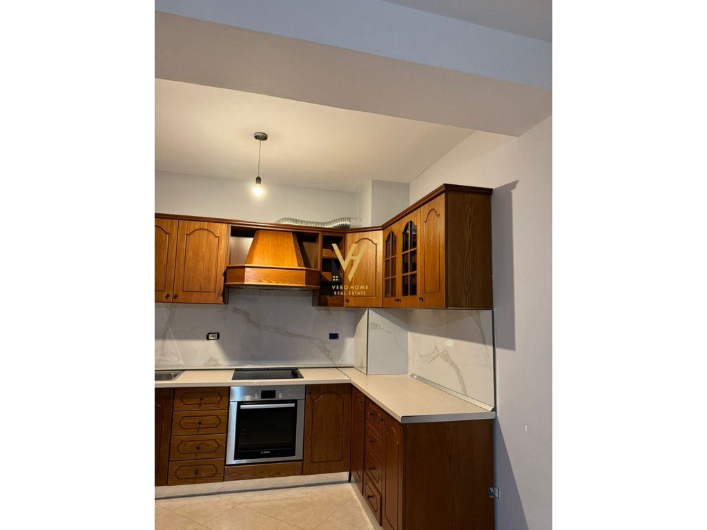 JEPET APARTAMENT 2+1+2+BLK ME QERA TE KOMUNA E PARISIT 70.000 LEKE 2