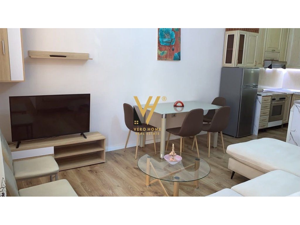 JEPET APARTAMENT 2+1 ME QERA NE VASIL SHANTO 65.000 LEKE