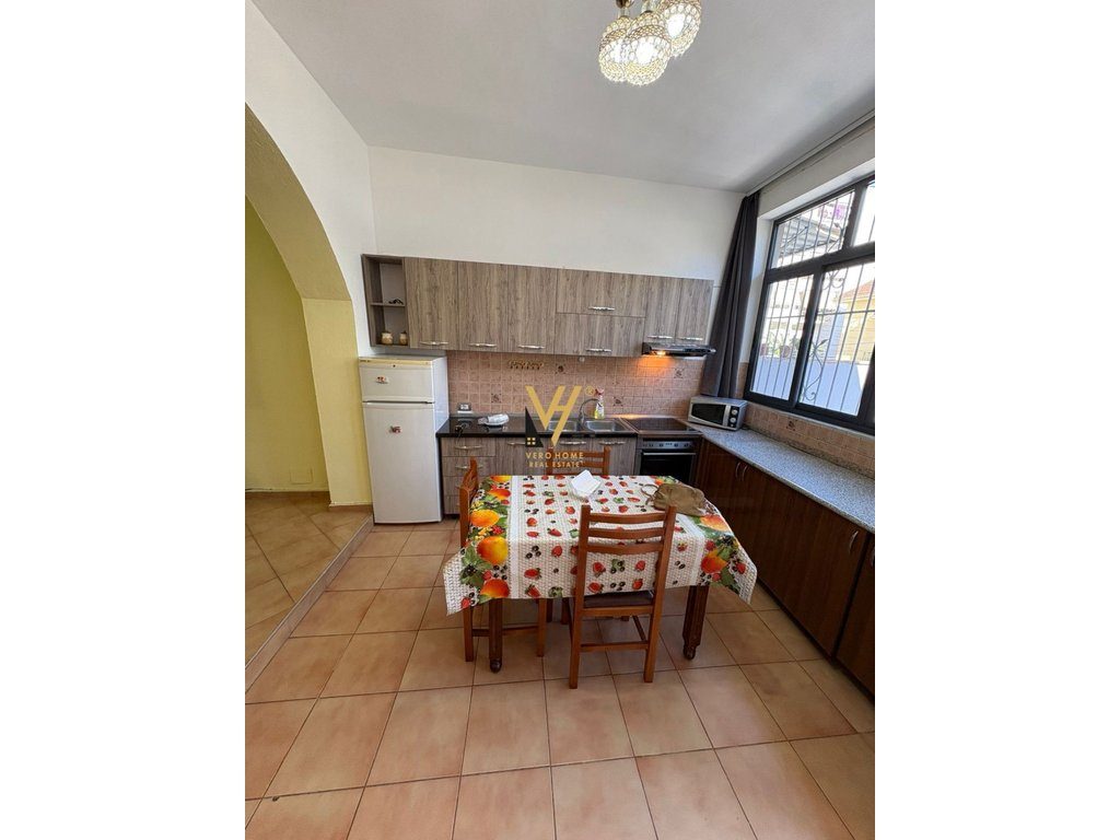 JEPET APARTAMENT 1+1 ME QIRA NE VASIL SHANTO 50.000 LEKE 2