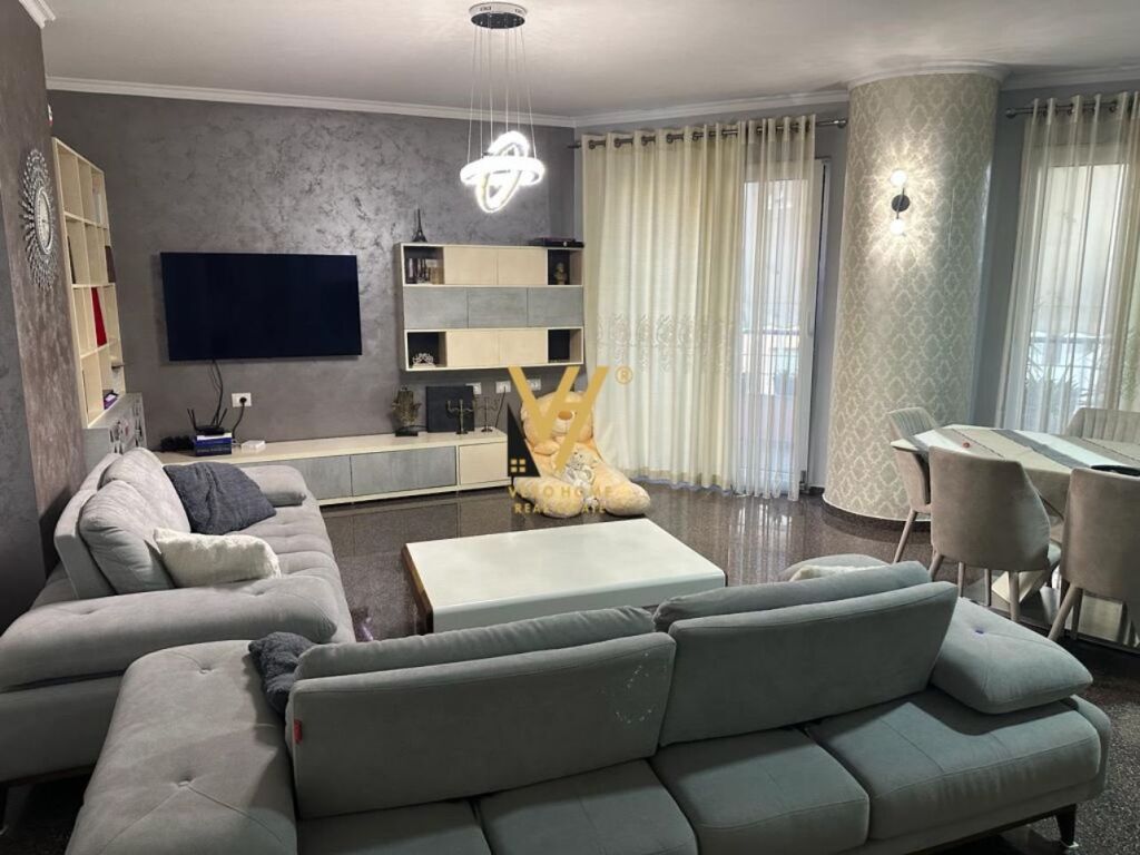 Jepet Apartament 3+1+2 me qera te Unaza e Re 175 m2 1