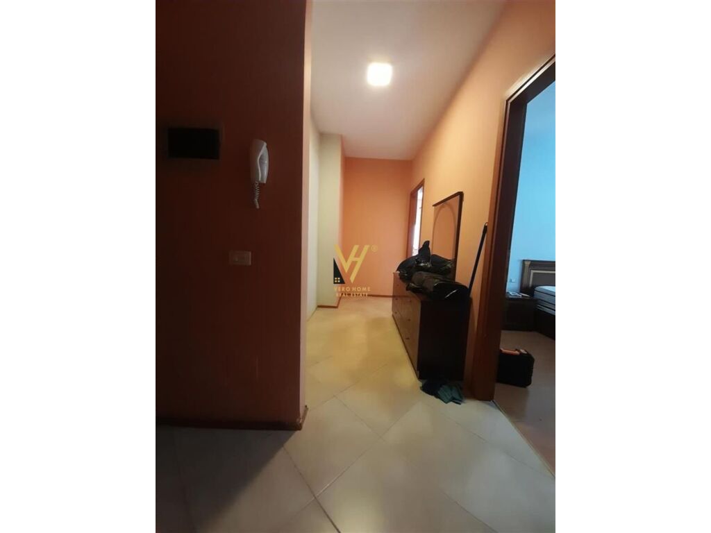 Jepet zyre me qera te Qendra Kristal Center 80 m2 4