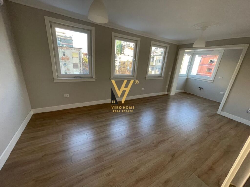 Shitet Apartament 2+1+ballkon ne Bllok 100 m2 2
