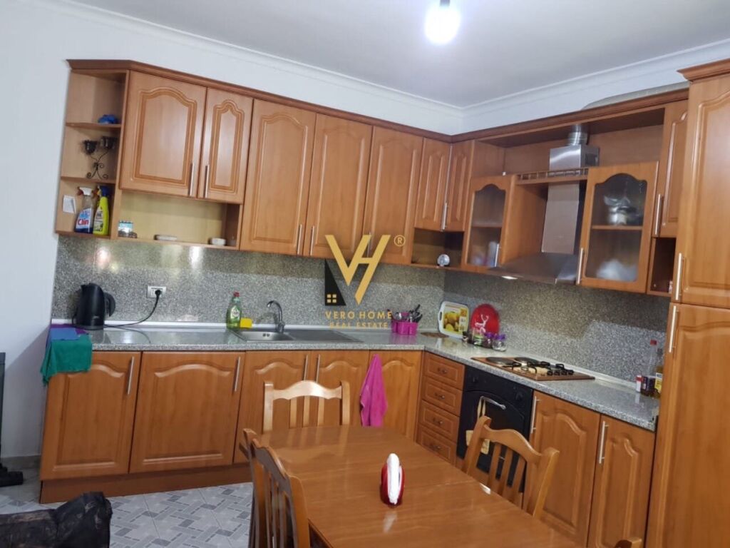 Shitet vile 3+1 te Elbasan 245 m2
