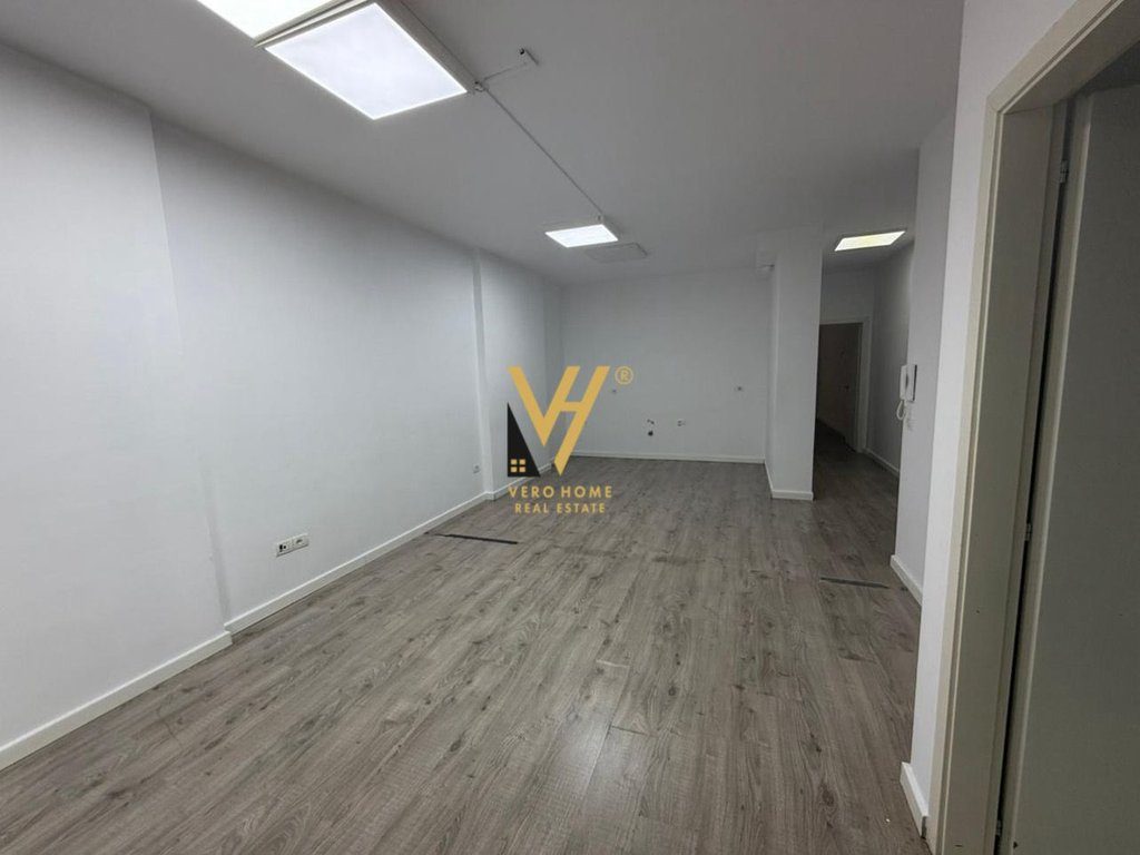 JEPET ZYRE 82 M2 ME QERA TE STADIUMI DINAMO 80.000 LEKE 4