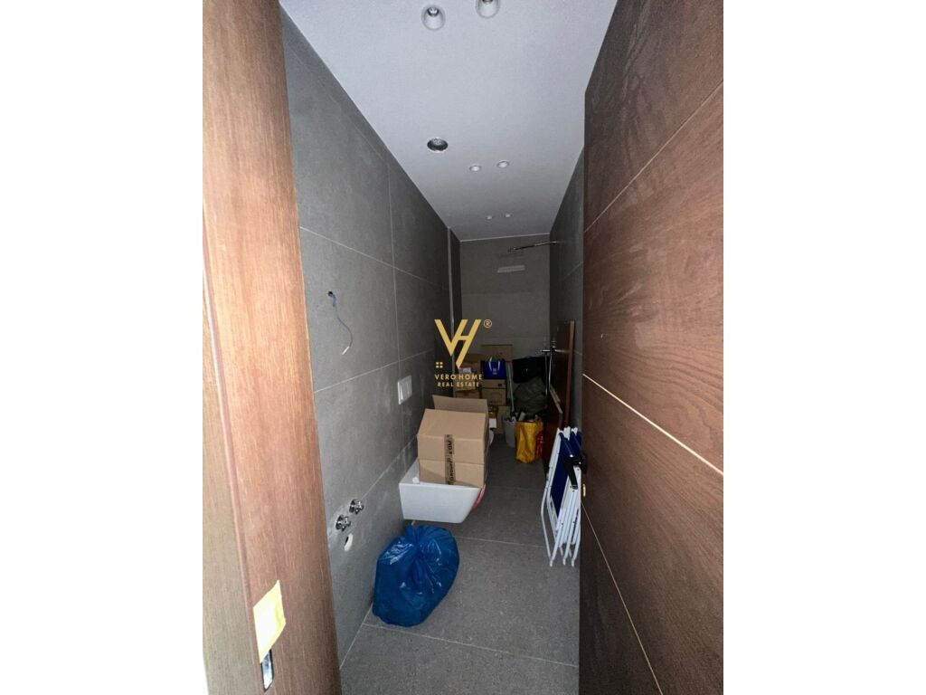 Jepet Ambient Komercial me qera te Rruga e Kavajes 110 m2 4
