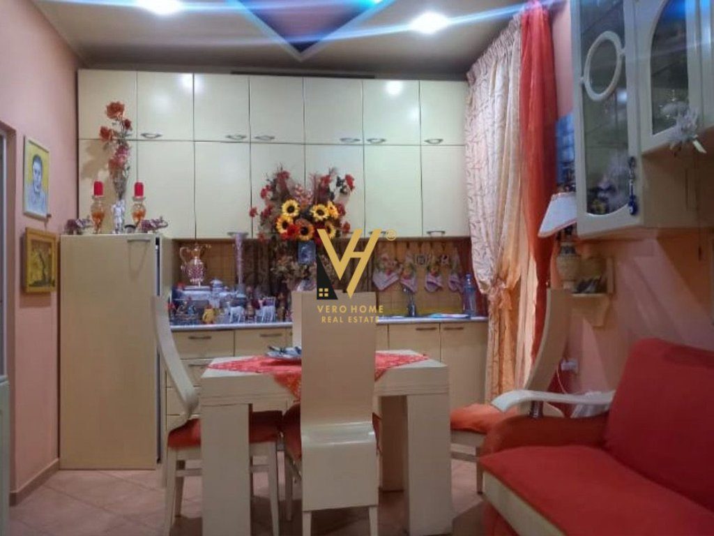 JEPET APARTAMENT 1+1+BLK ME QERA TEK BLLOKU 50.000 LEKE 3