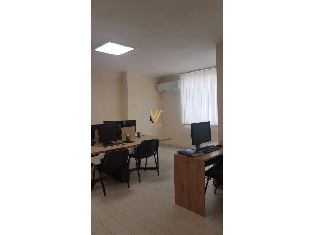 Jepet zyre me qera te Pazari i Ri 145 m2 4