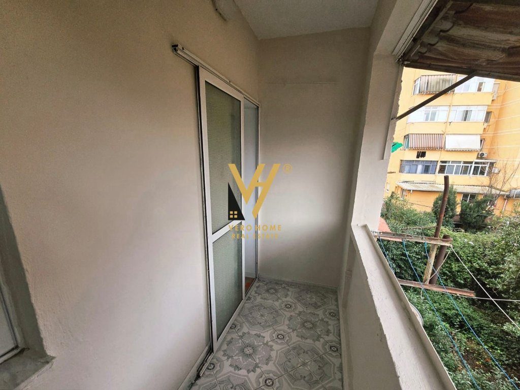 JEPET APARTAMENT 1+1+BLK ME QERA NE PORCELAN 43.000 LEKE 3