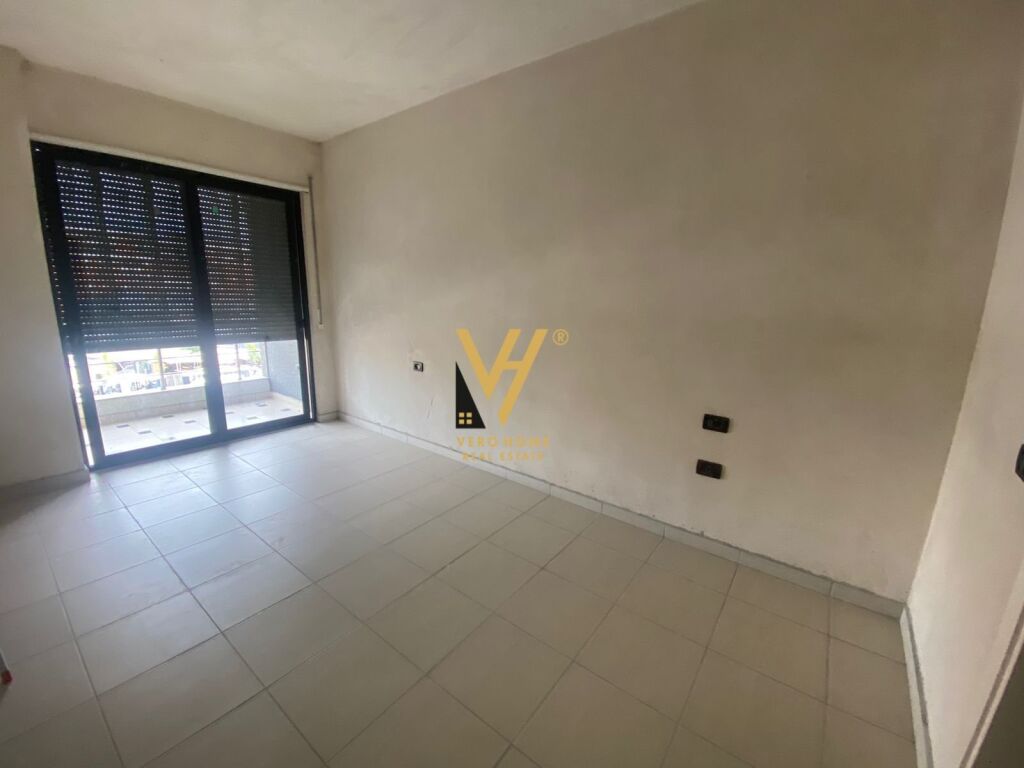 Jepet hotel me qera te Unaza e Re 650 m2 2
