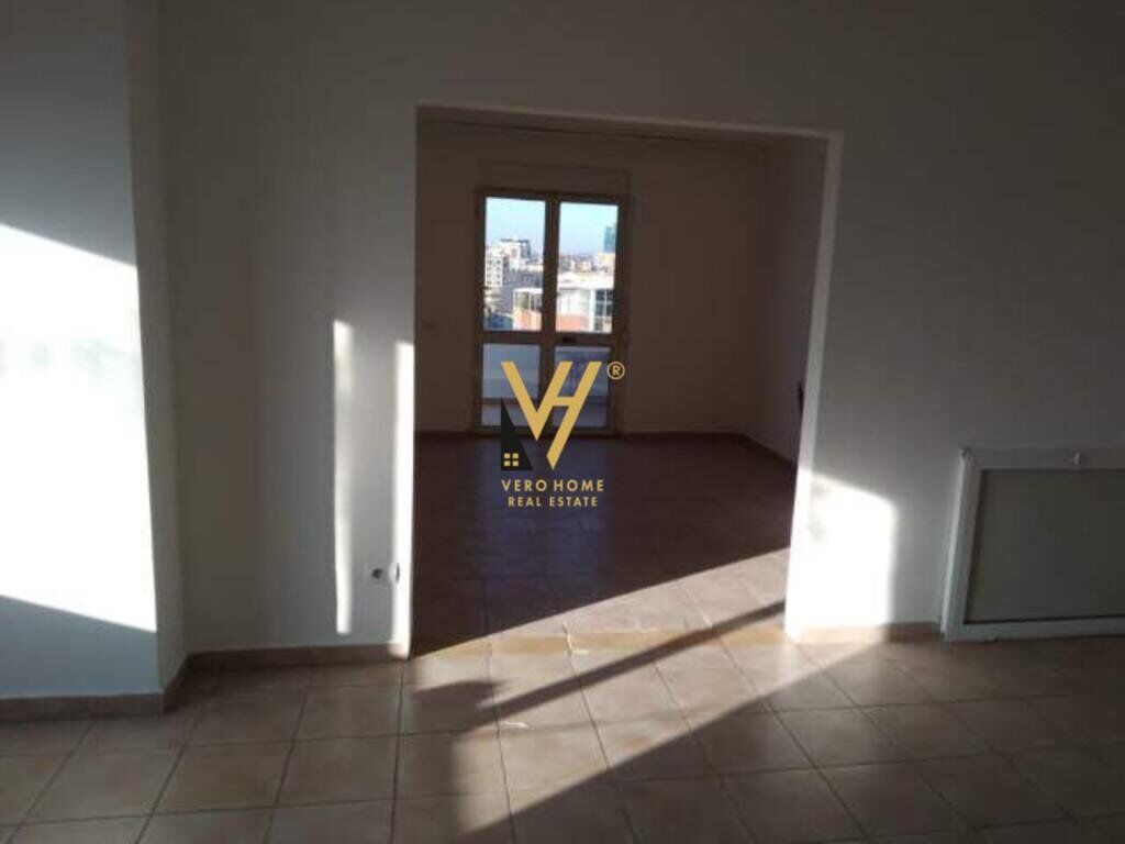 Jepet zyre me qera te Bulevardi Zhan Dark 140 m2 2