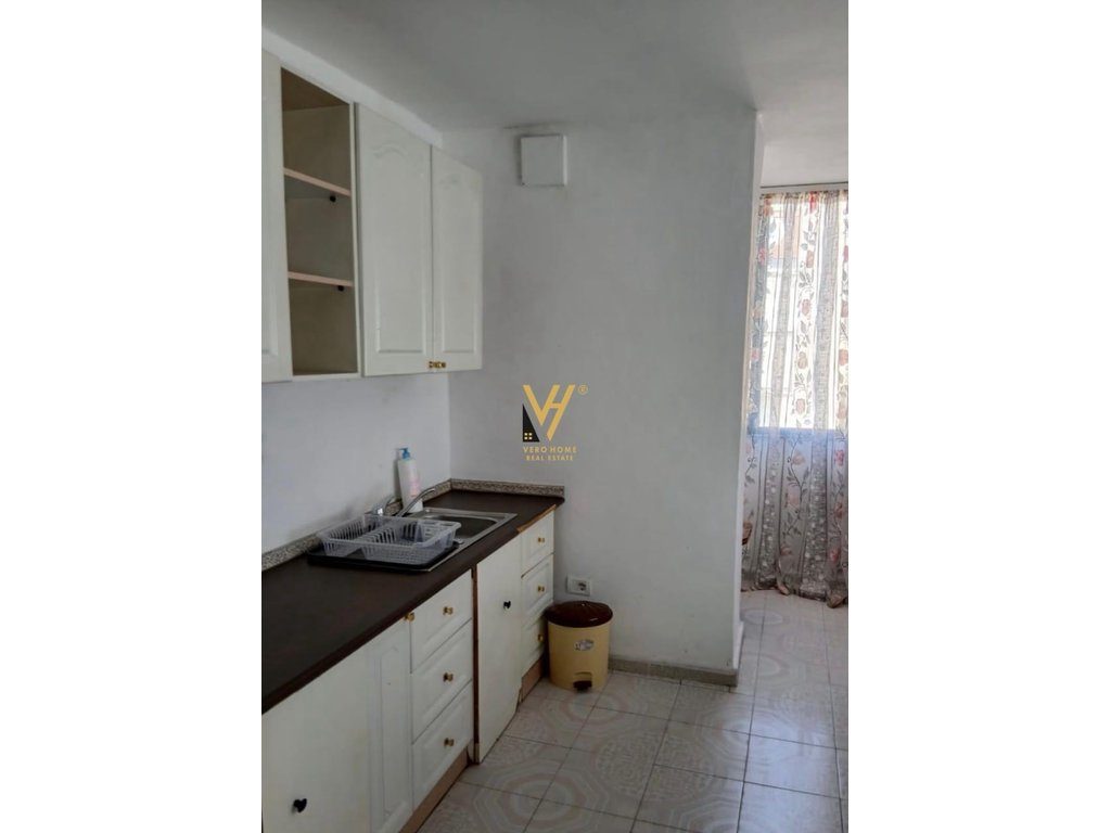 JEPET APARTAMENT 1+1 ME QERA NE VASIL SHANTO 60.000 LEKE 2