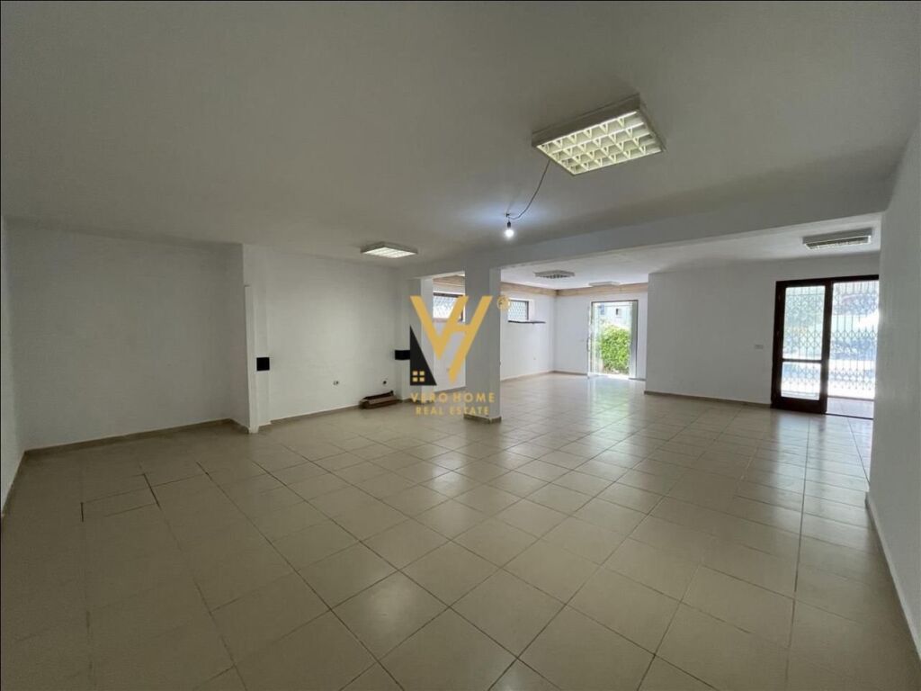 Shitet dyqan te Kopshti Botanik 100 m2