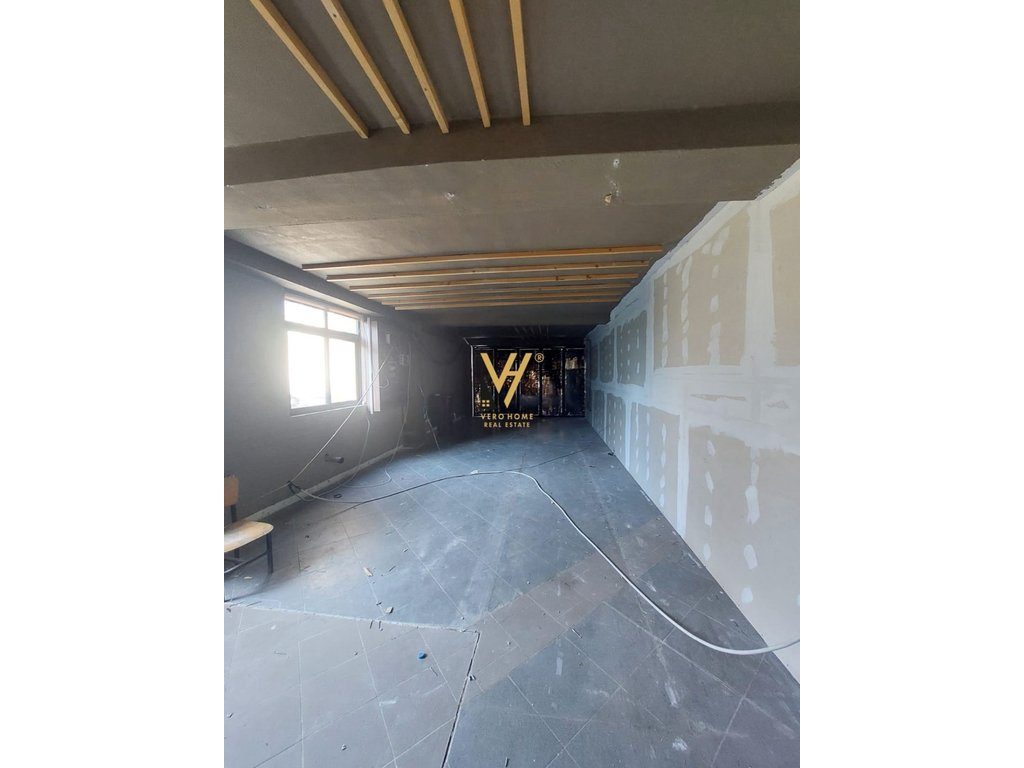 JEPET ZYRE 300 M2 ME QERA NE YZBERISHT 1.500 EURO