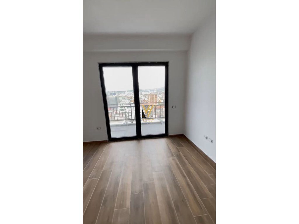 JEPET ZYRE 110M2 ME QERA TE KOMPLEKSI ARLIS 550 EURO
