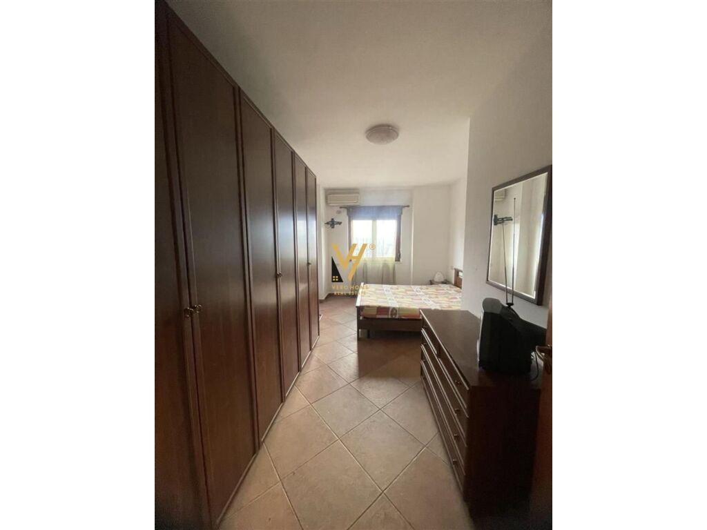Jepet Apartament 2+1+2+ballkon me qera ne Qender 130 m2 3