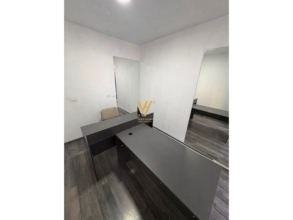 JEPET ZYRE 15 M2 ME QIRA TE KOMUNA E PARISIT 15.000 LEKE 2