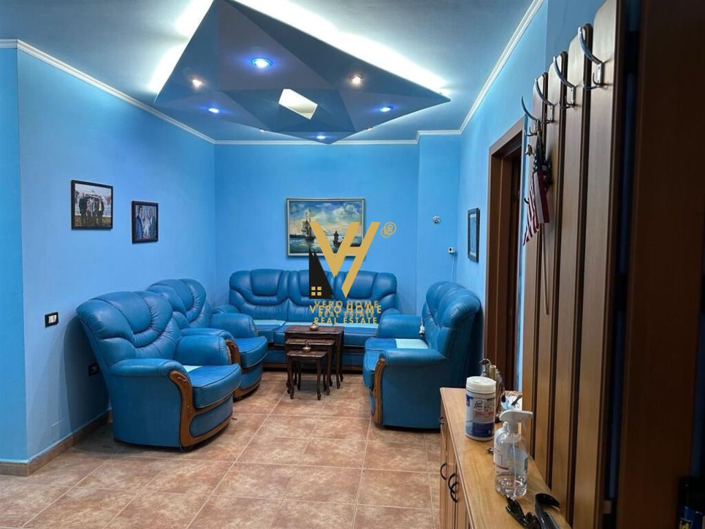SHITET APARTAMENT 3+1+2 TE ISH BLLOKU 320.000 EURO