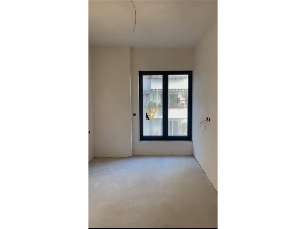 SHITET APARTAMENT 1+1+BLK TE RRUGA E KOSOVAREVE 300.000 EURO 1