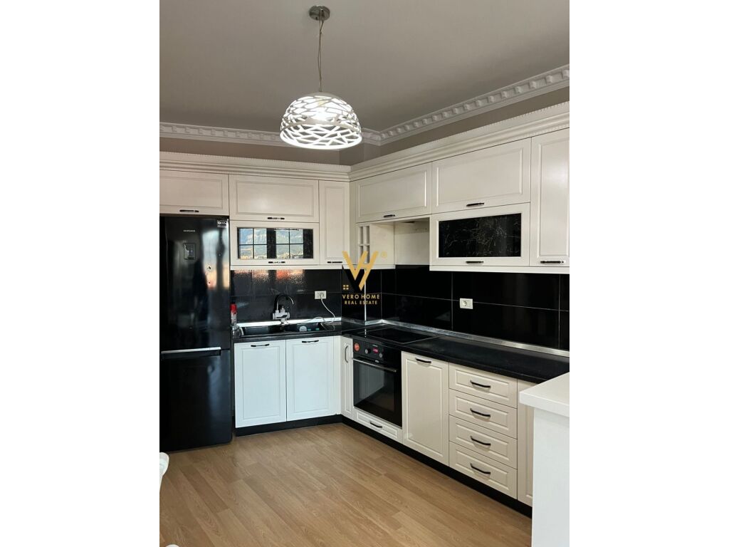 Shitet Apartament 2+1+2+ballkon te Unaza e Re 120 m2 3