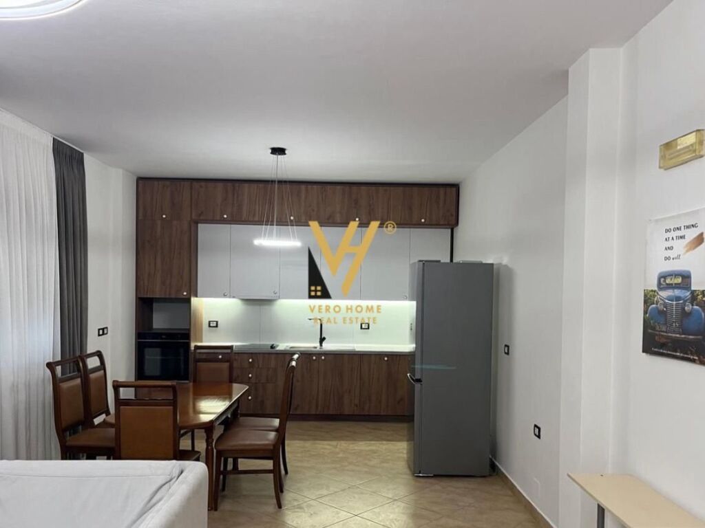 Jepet Apartament 2+1+2+ballkon me qera te Rruga 5 Maji 118 m2 2