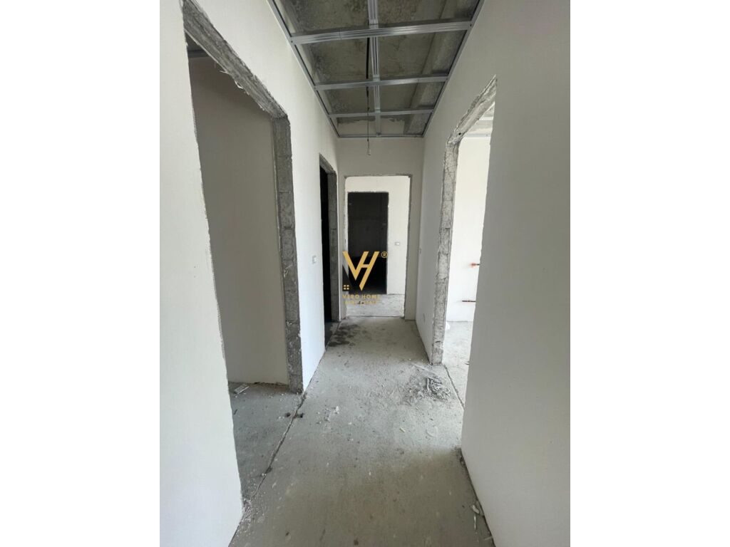 Shitet apartament 2+1+2 te Liqeni Artificial 1000 m2 2