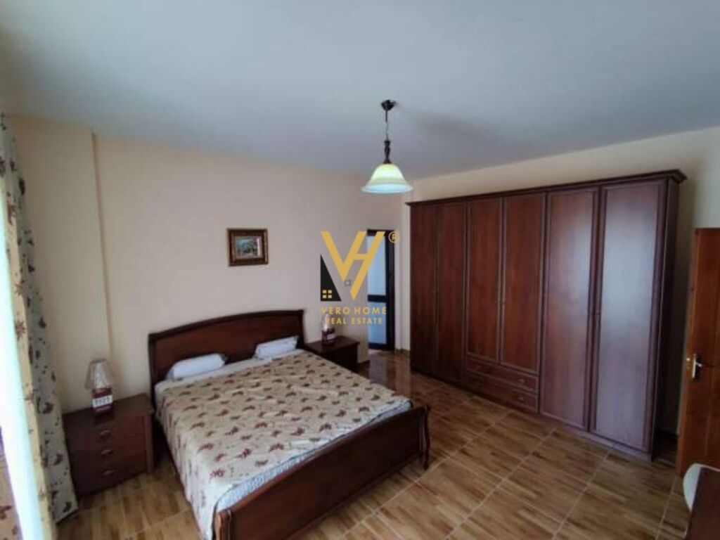 Jepet Apartament 2+1 me qera ne Qender, perball Toptanit 100 m2
