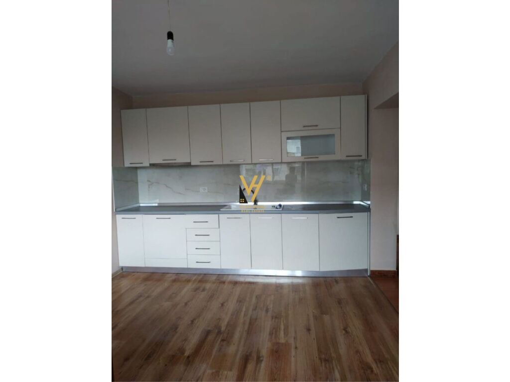 Jepet Apartament 1+1+ballkon me qera te 21 Dhjetori 50 m2 4