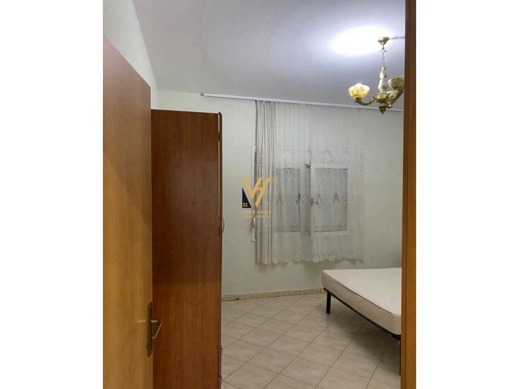 JEPET HYRJE 1+1+BLK ME QERA TE RRUGA E BURGUT 400 EURO 3