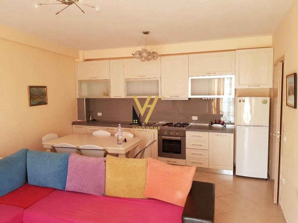 JEPET APARTAMENT 2+1+2 ME QIRA TE RRUGA E BARRIKADAVE 700 EURO 2