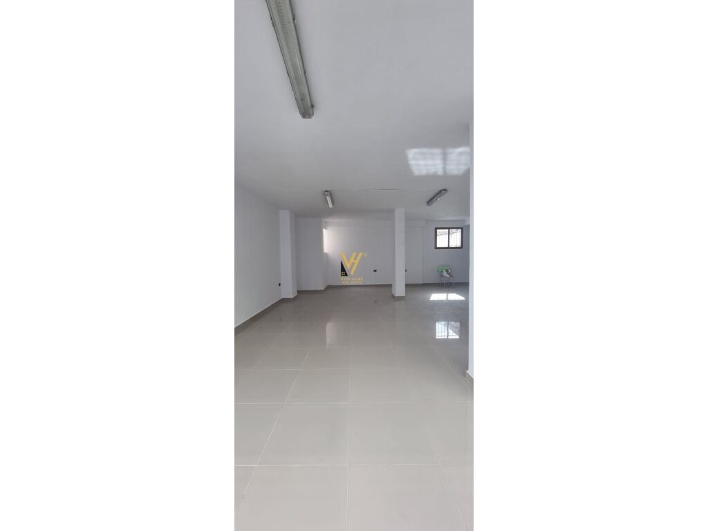 Jepet dyqan me qera te Rruga Don Bosko 85 m2 1