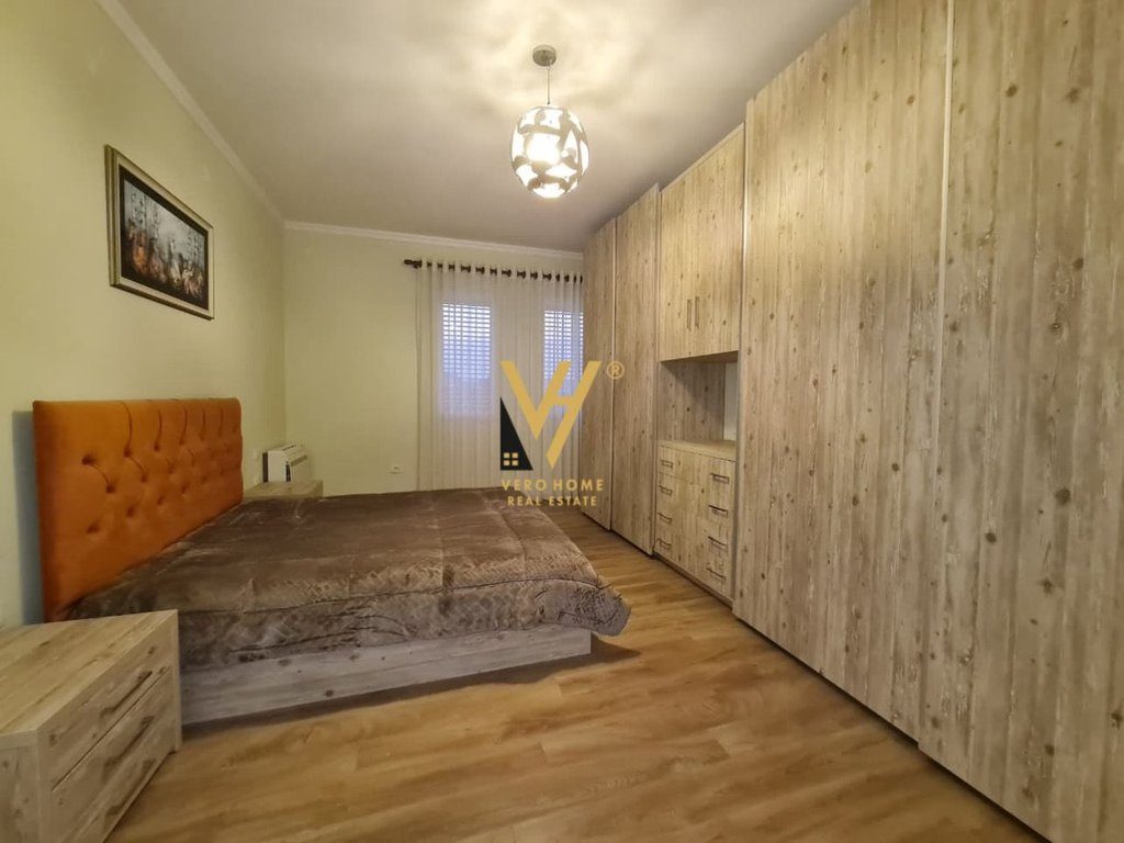JEPET APARTAMENT 2+1 ME QIRA TE RRUGA E DIBRES 65.000 LEKE 4