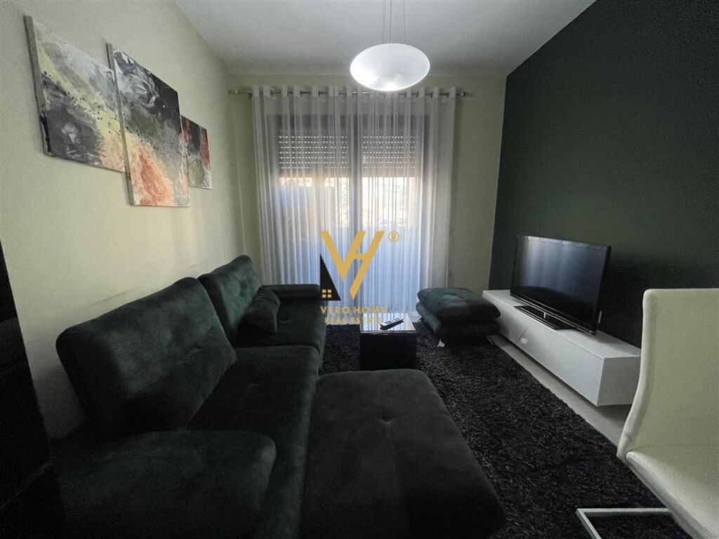 Jepet Apartament 1+1 me qera te Stadiumi Dinamo 60 m2