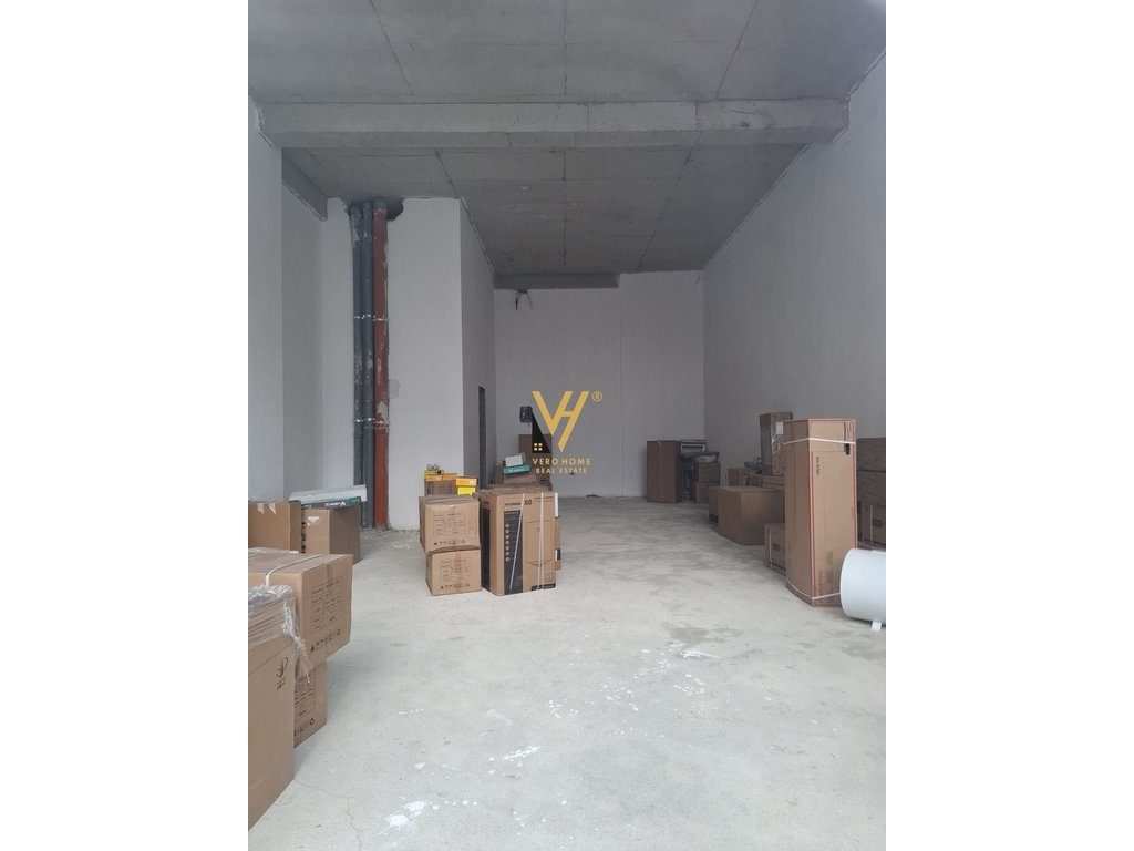 JEPET DYQAN 80 M2 ME QERA TE RRUGA DRITAN HOXHA 2.000 EURO