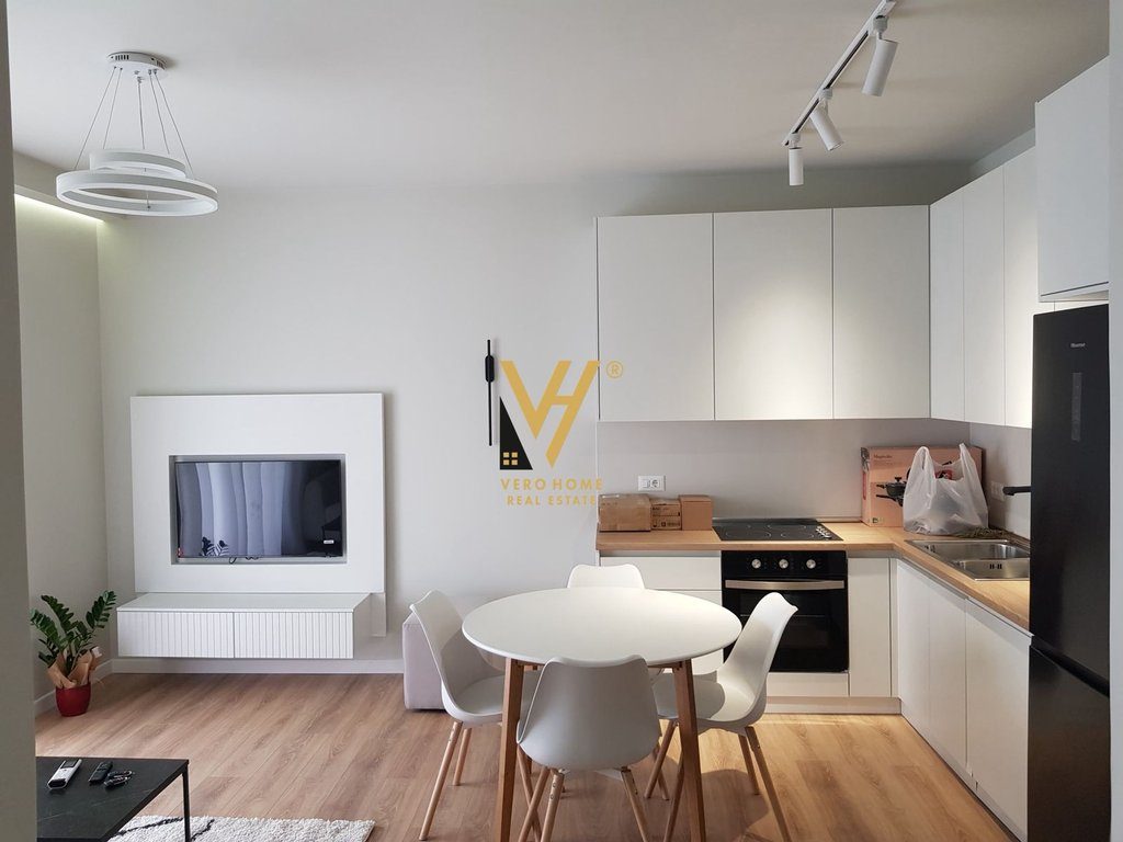JEPET APARTAMENT 2+1+2 BLK ME QERA TE KODRA E DIELLIT 750 EURO 2