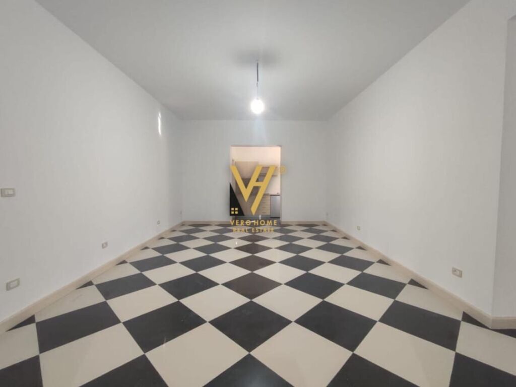 Jepet zyre me qera te Stadiumi Dinamo 150 m2