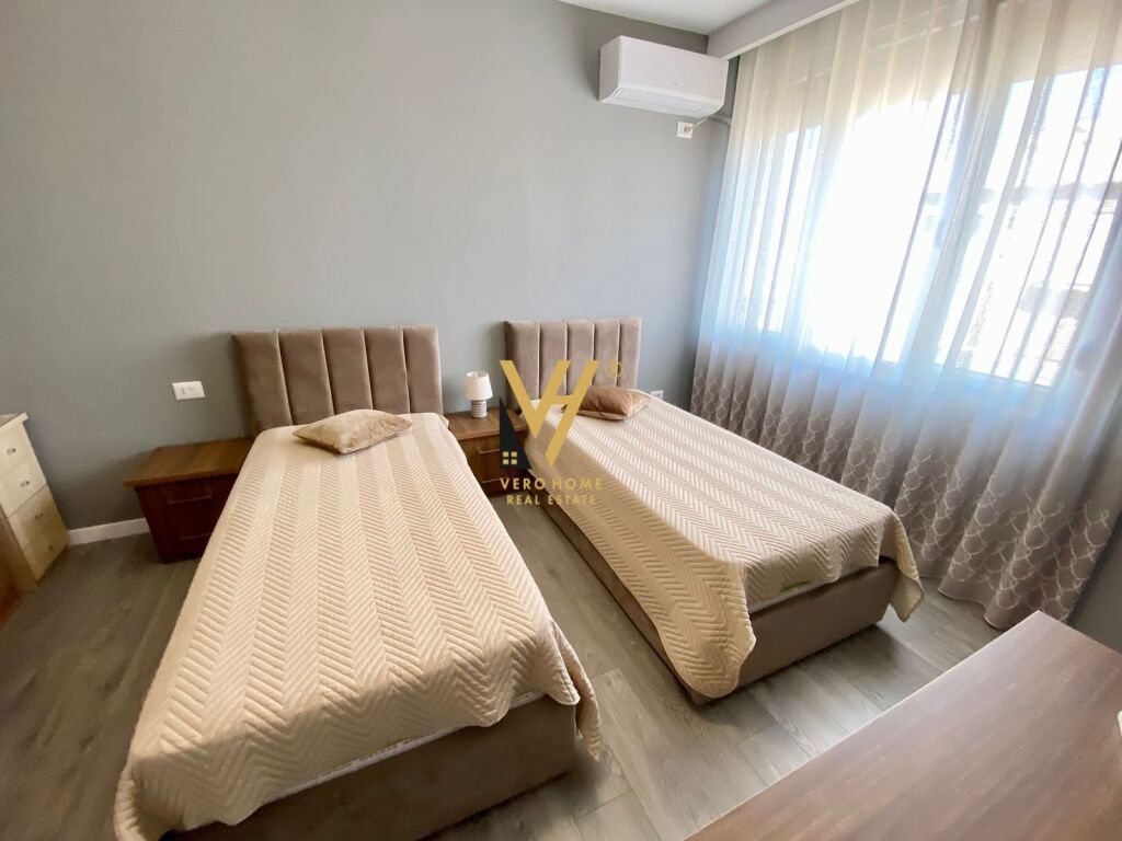 Jepet Apartament 2+1+post parkimi me qera te Rruga e Barrikadave 130 m2 2