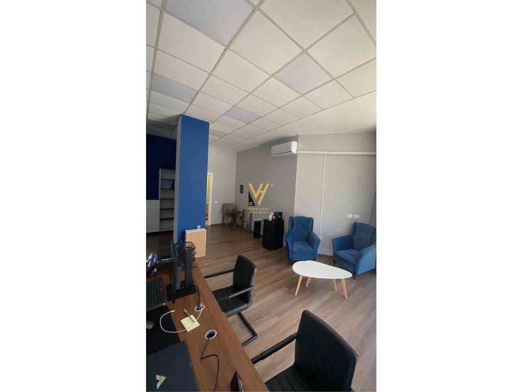JEPET AMBIENT BIZNESI 50 M2 ME QERA TE RRUGA NDRE MJEDA 75.000 LEKE 3