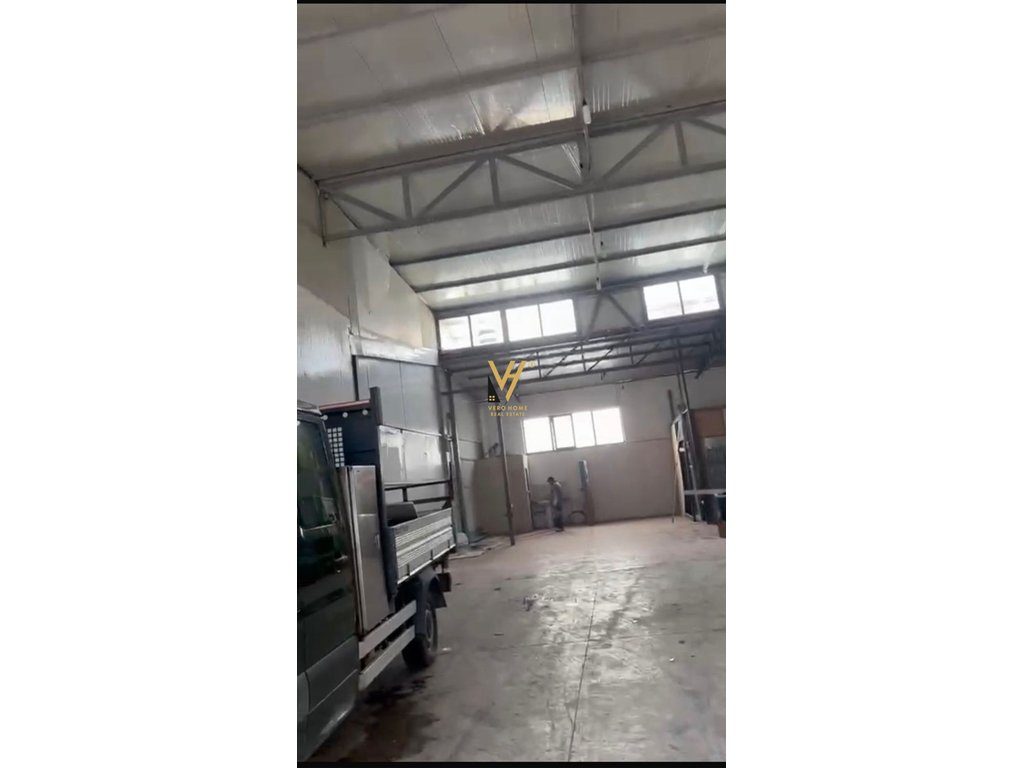 JEPET AMBIENT BIZNESI 800 M2 TE AUT.TR-DR 400.000 LEKE 3