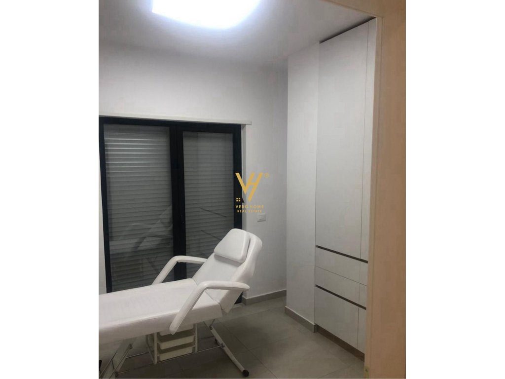 JEPET AMBIENT BIZNESI 116 M2 ME QERA TE SELVIA 750 EURO 2