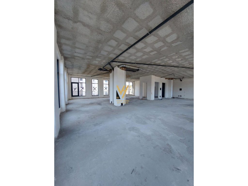 JEPET ZYRE 229 M2 ME QERA NE PORCELAN 2.500 EURO 1