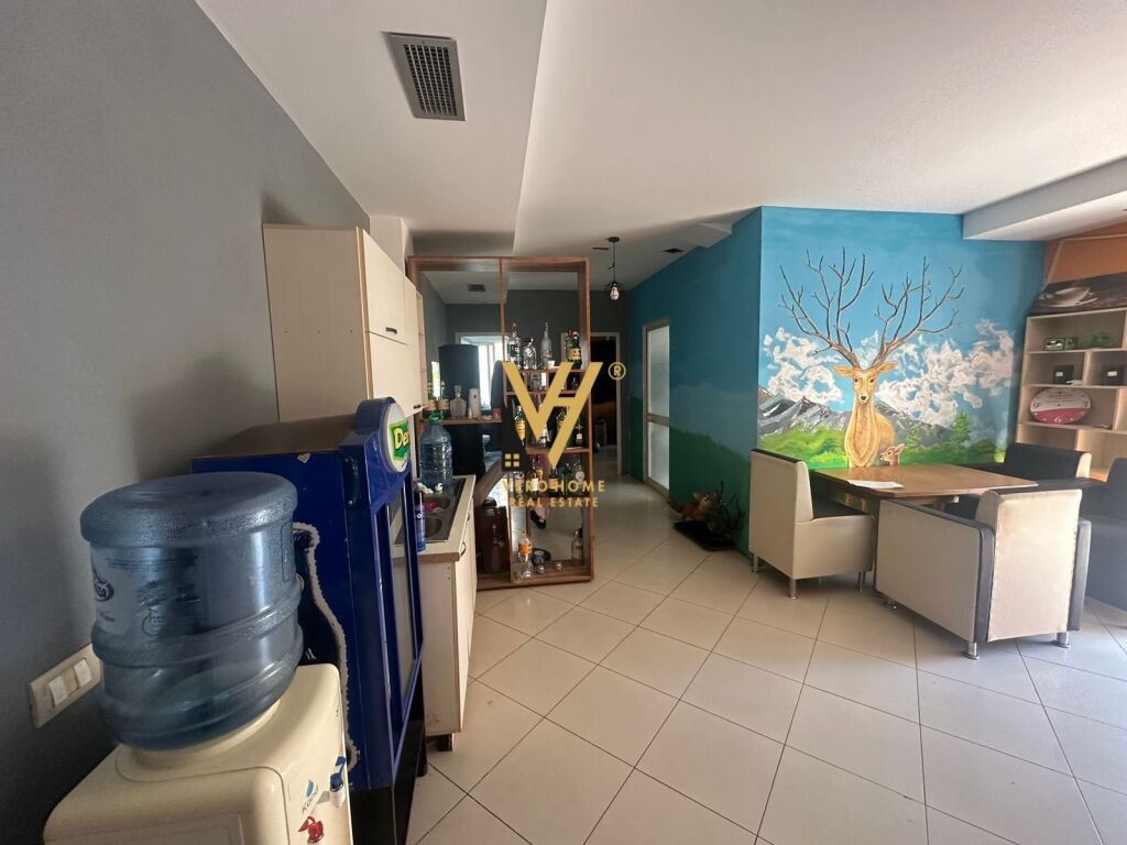 Shitet dy Dyqan ne Fresk 160 m2 2