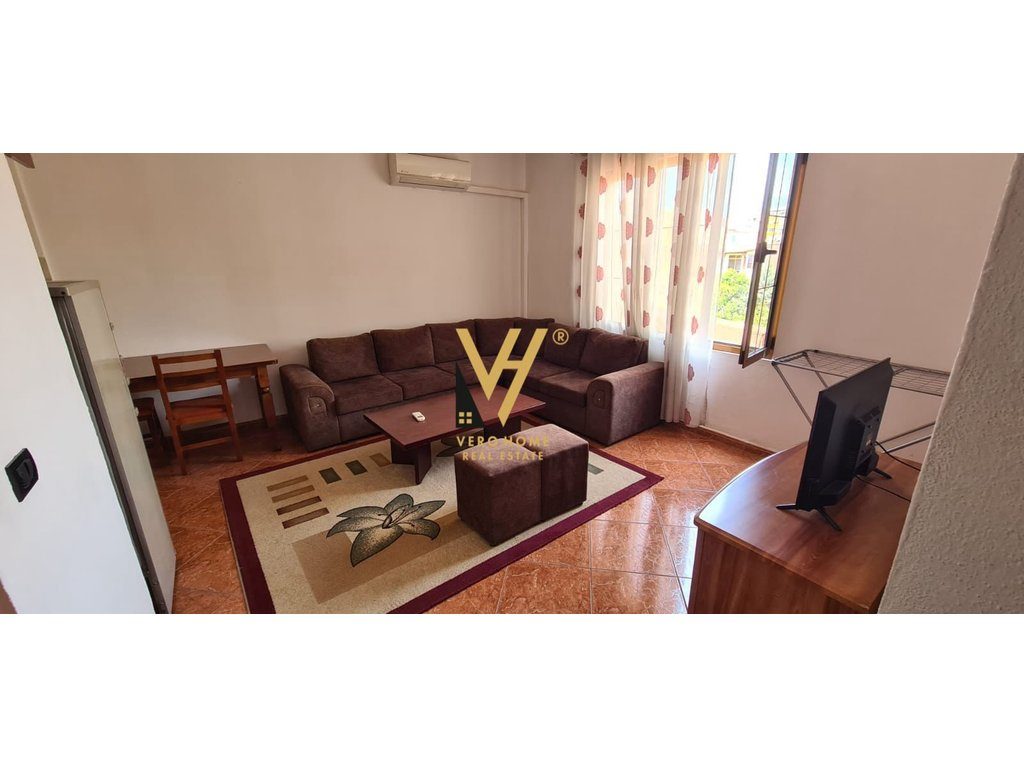 JEPET APARTAMENT 1+1 ME QERA TEK VILA GOLD, QENDER 50.000 LEKE