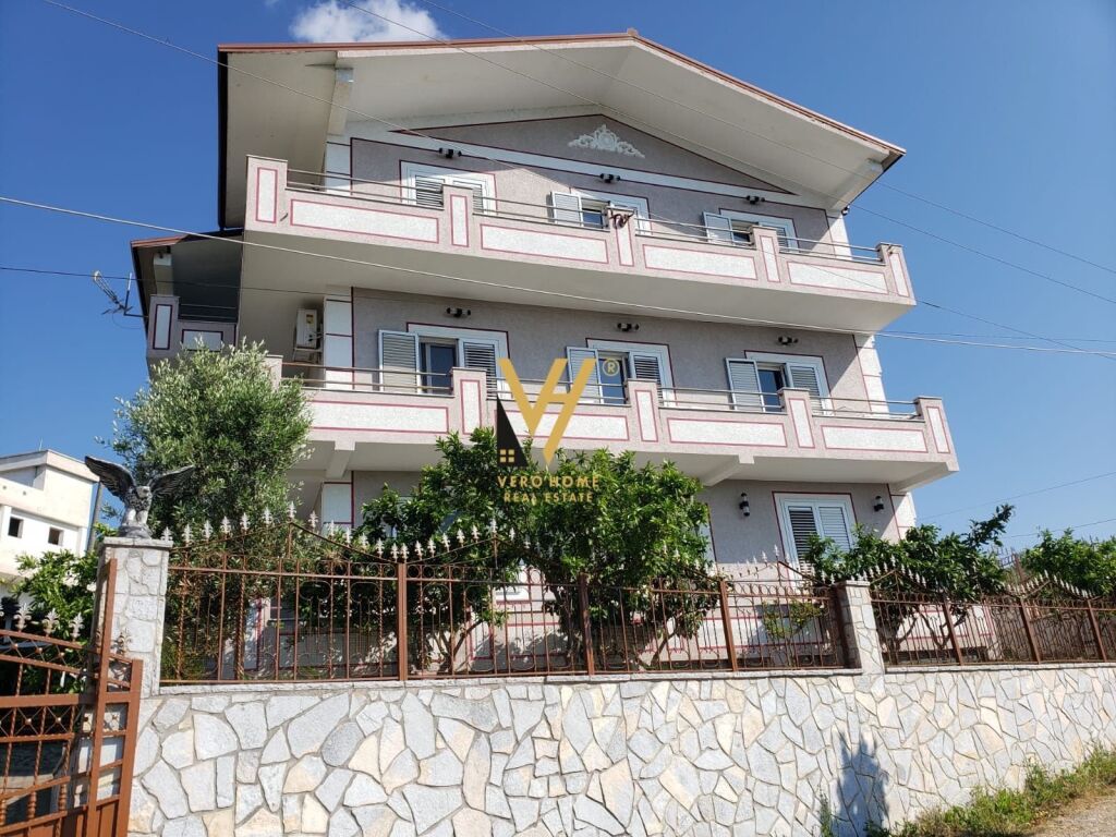 Shitet Vile Tre kateshe ne Kashar 535 m2