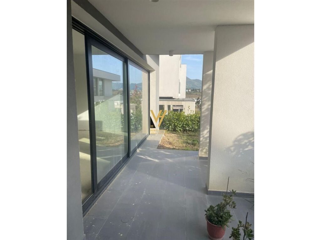Shitet vile tek Rezidenca O2, Farke 160 m2